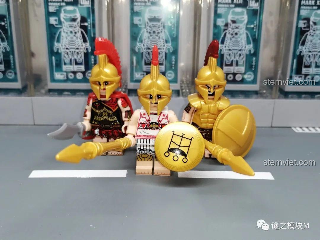 Ảnh chụp nhóm các minifigure liên quân Hy Lạp từ các bộ XINH, với các chiến binh Sparta. Hiệp sĩ Dòng Đền 0316 xịn giá rẻ.