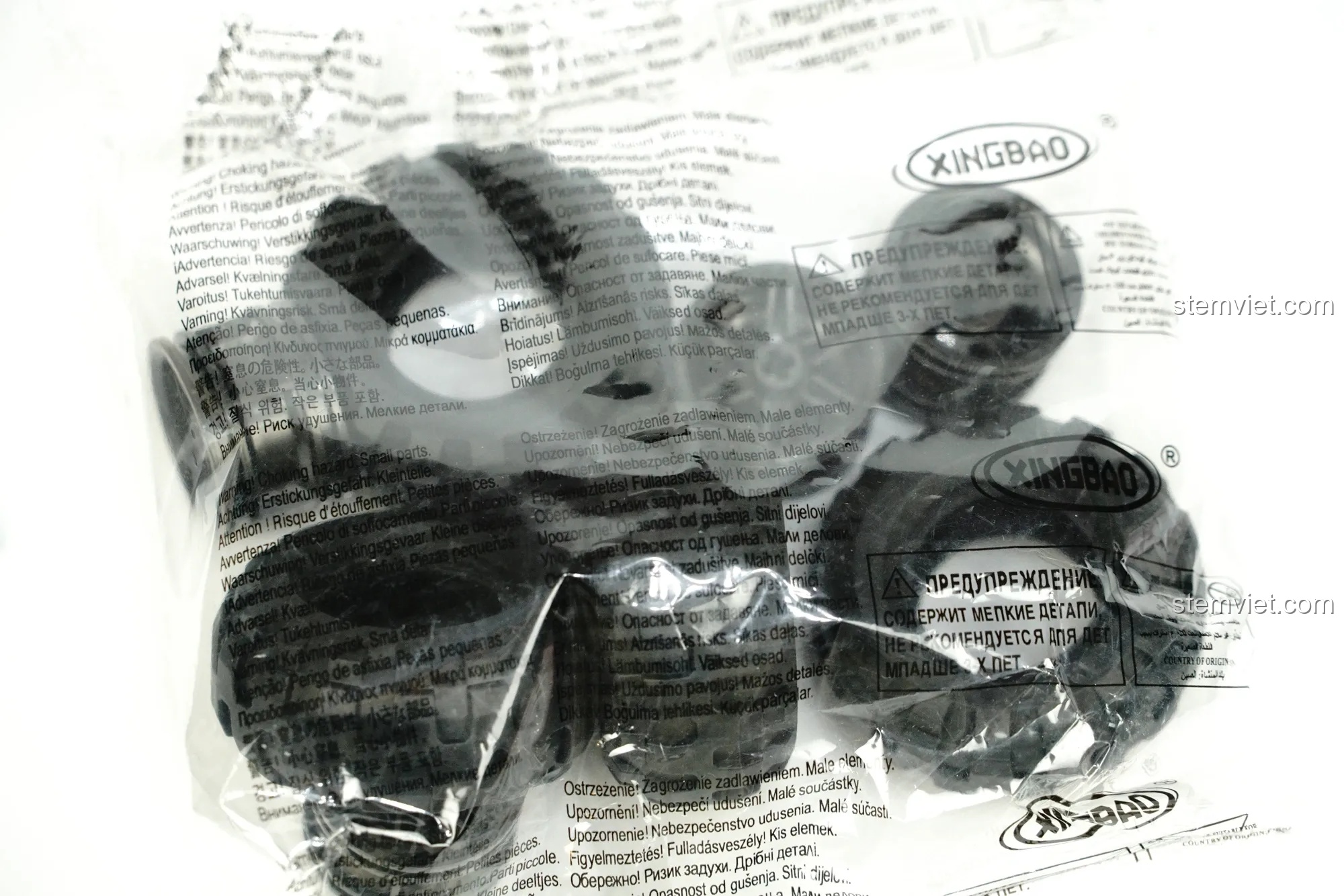 Bốn bánh xe lớn của bộ đồ chơi lắp ghép Xe Monster Truck XB03025 được đóng gói riêng biệt và cẩn thận.