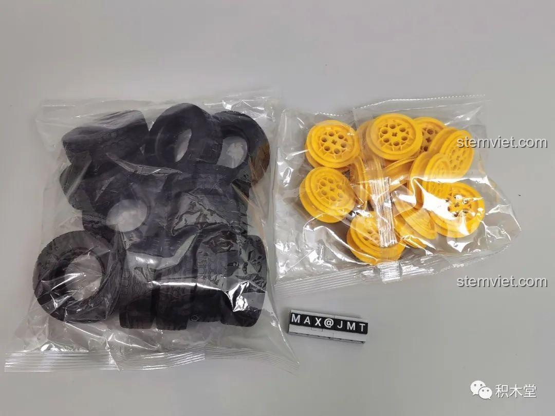 Bánh xe và lốp xe được đóng gói riêng biệt trong bộ đồ chơi Xe Trộn Bê Tông Tycole T4005, chất liệu cao cấp.