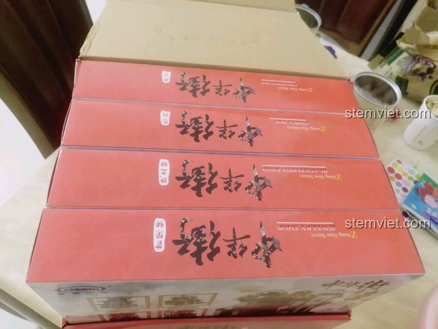 Bên trong hộp lớn là 4 hộp nhỏ của bộ lắp ráp Hiệu Thuốc Bắc cho trẻ trên 10 tuổi.