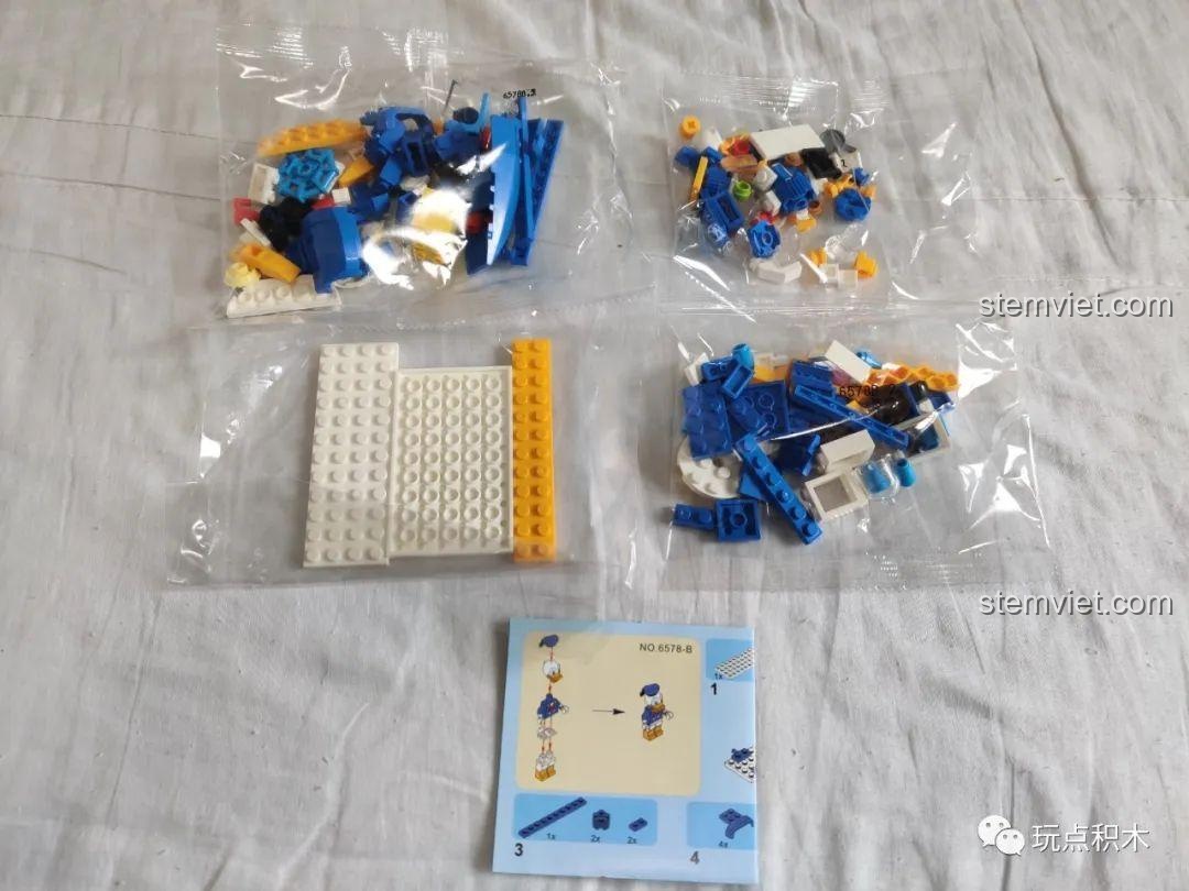 Các túi đựng chi tiết bằng nhựa trong, sách hướng dẫn và các mảnh ghép của bộ SY6578B.