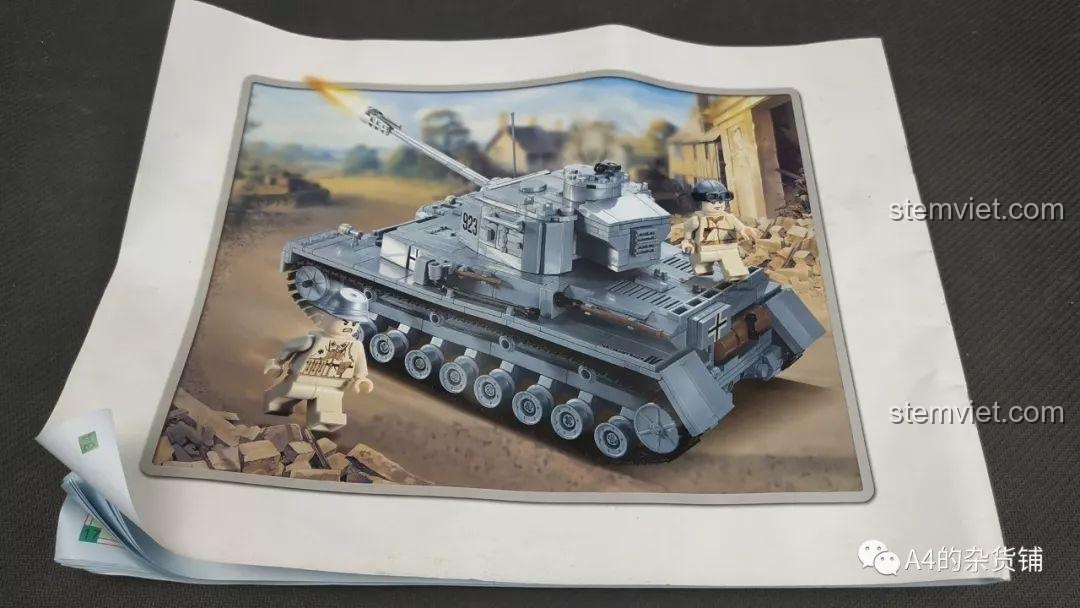 Trang bìa bên trong sách hướng dẫn mô tả hình ảnh hoàn thiện của Mô hình xe tăng Đức 82010 giá tốt.