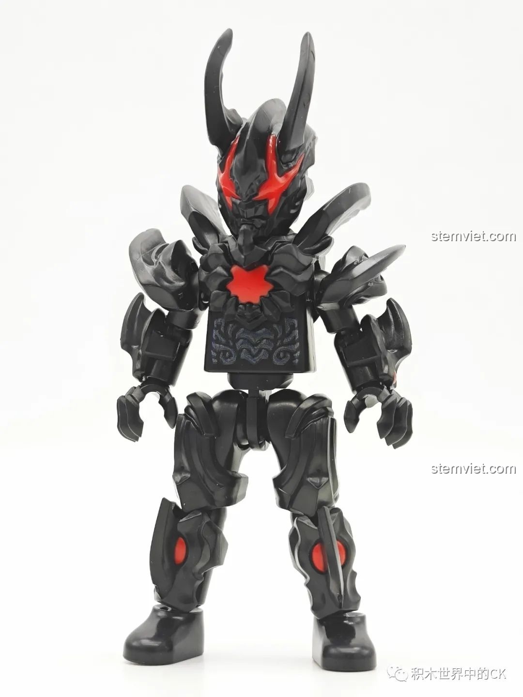 Mô hình lắp ráp Dark Lugiel (GV-09 06) từ bộ sưu tập BLOKEES Ultraman Meijian GV-09, đứng thẳng, nổi bật với thiết kế gai góc và màu đen huyền bí.