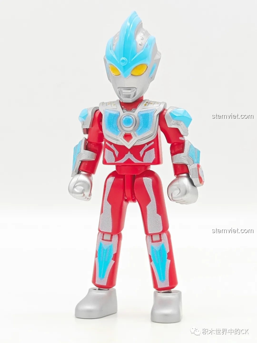 Mô hình lắp ráp Galaxy Ultraman Stream Form (GV-09 03) từ bộ sưu tập BLOKEES Ultraman Meijian GV-09, đứng thẳng, nổi bật với màu đỏ và xanh dương tươi sáng.