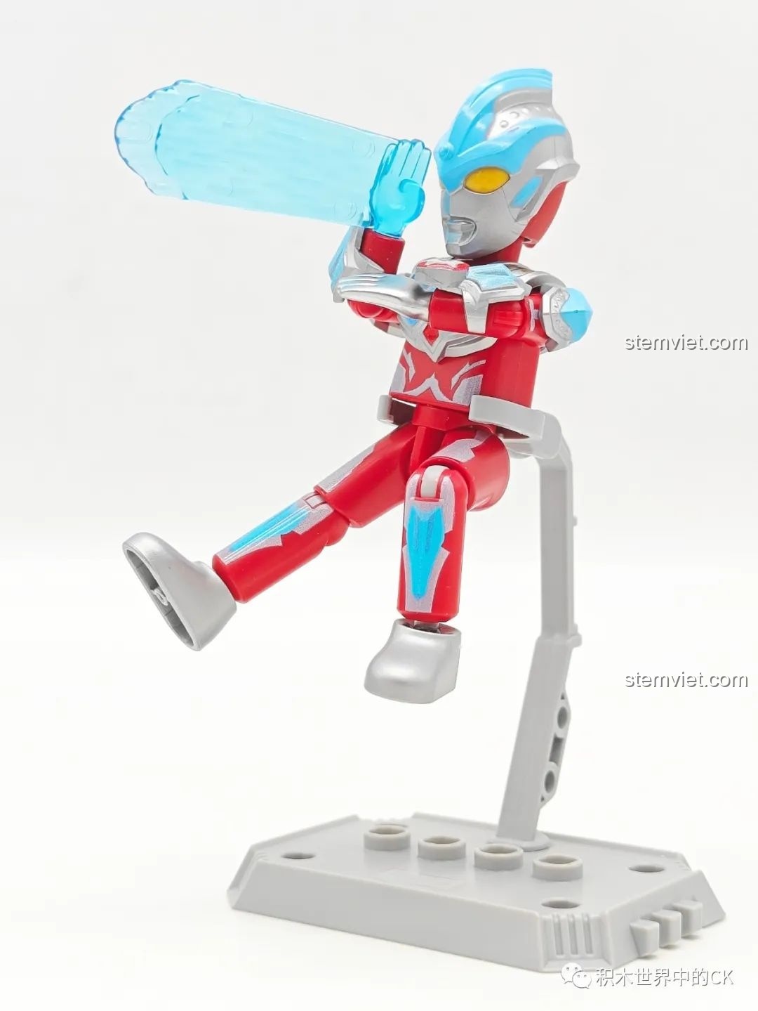 Mô hình lắp ráp Galaxy Victory Ultraman (GV-09 01) từ bộ sưu tập BLOKEES Ultraman Meijian GV-09, đứng thẳng, nổi bật với thiết kế ấn tượng và màu sắc rực rỡ.