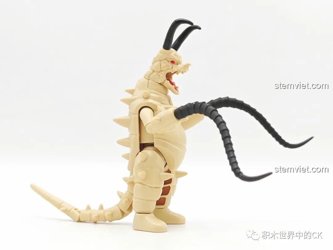 Góc nghiêng của mô hình Gudon (GV-09 09) từ bộ xếp hình BLOKEES Ultraman Meijian GV-09, cho thấy các khớp nối linh hoạt và thiết kế tổng thể cân đối.