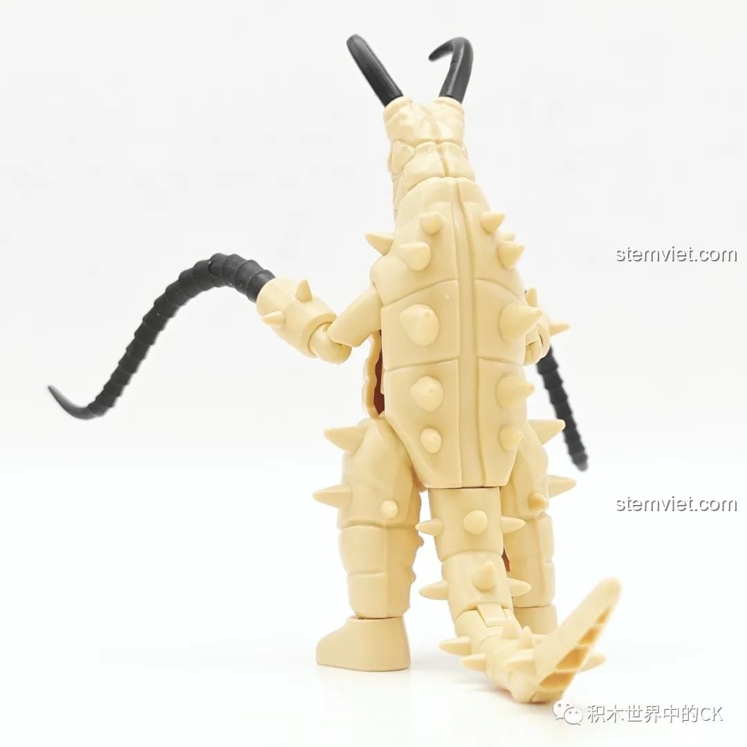 Mặt sau của mô hình Gudon (GV-09 09) trong bộ đồ chơi lắp ráp Ultraman Meijian GV-09, với các chi tiết giáp và số hiệu sản phẩm được in rõ ràng.