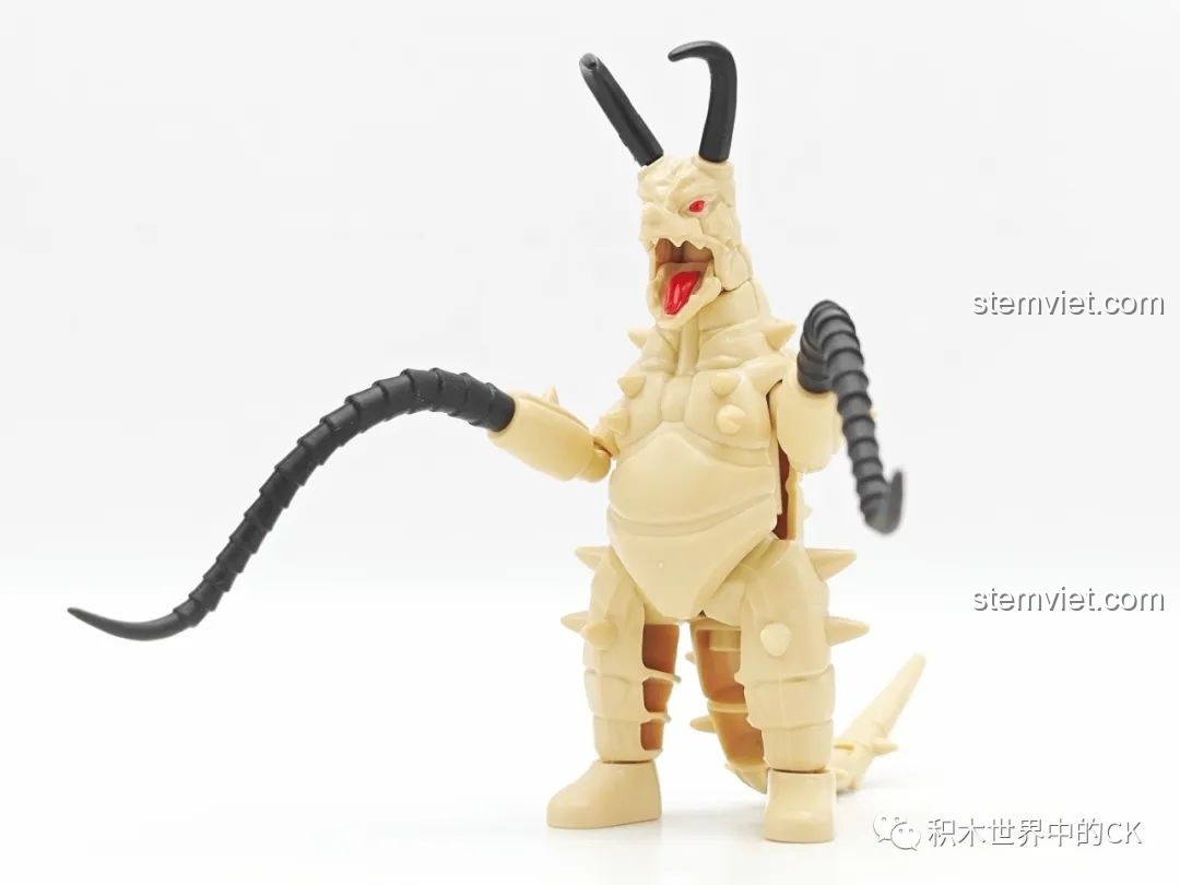 Mô hình lắp ráp Gudon (GV-09 09) từ bộ sưu tập BLOKEES Ultraman Meijian GV-09, đứng thẳng, nổi bật với hai chiếc roi đặc trưng và màu sắc chân thực.