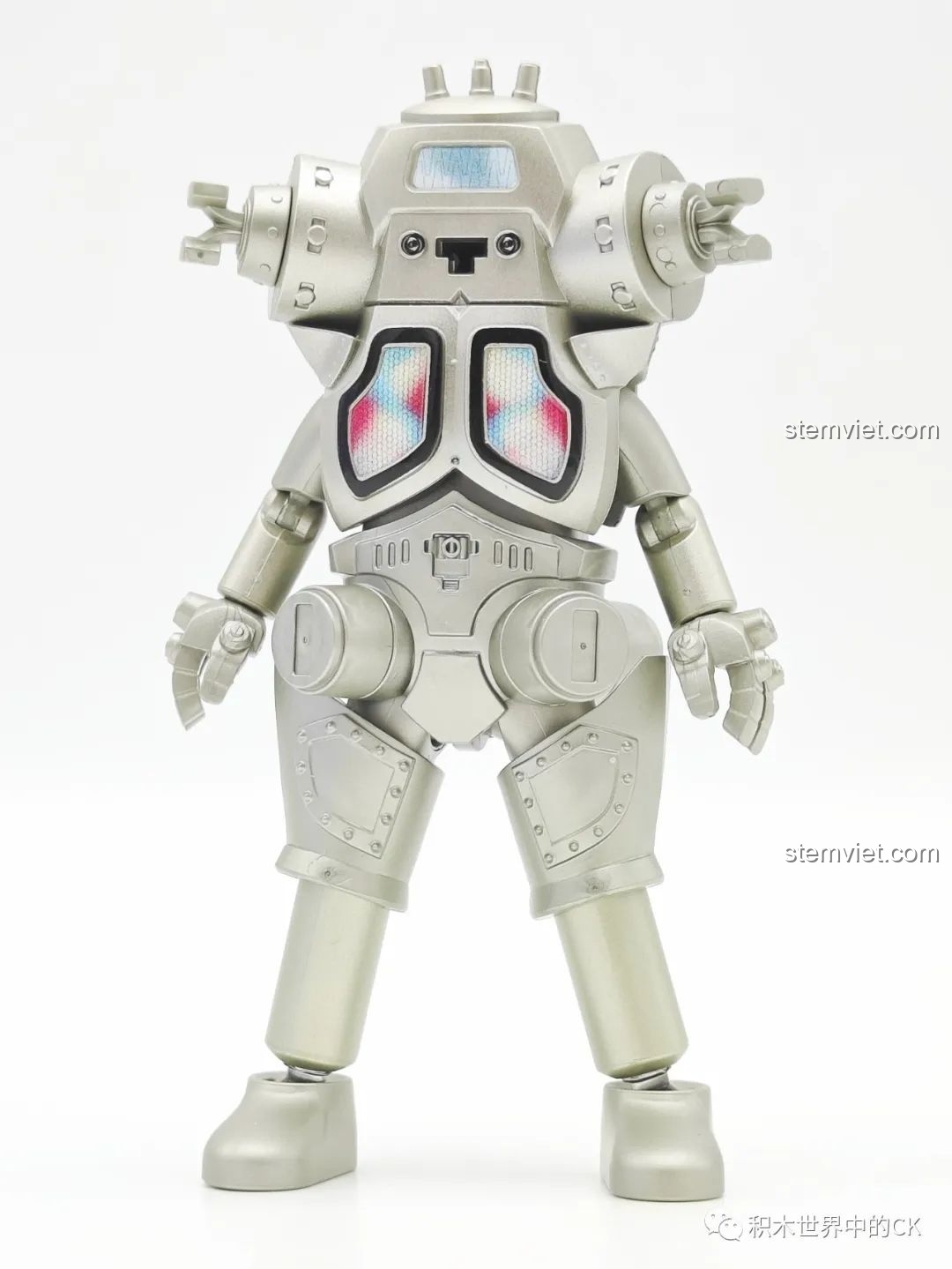 Mô hình lắp ráp King Joe (GV-09 08) từ bộ sưu tập BLOKEES Ultraman Meijian GV-09, đứng thẳng, nổi bật với thiết kế robot màu bạc kim loại và chi tiết máy móc phức tạp.