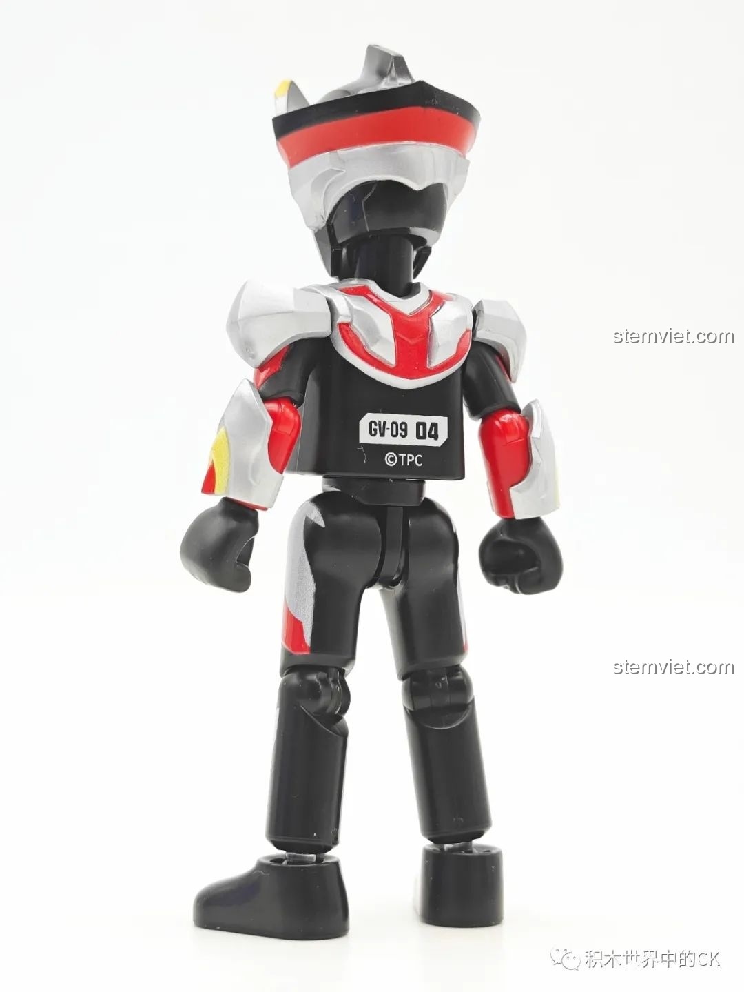 Mặt sau của mô hình Victory Ultraman (GV-09 04) trong bộ đồ chơi lắp ráp Ultraman Meijian GV-09, với các chi tiết giáp và số hiệu sản phẩm được in rõ ràng.