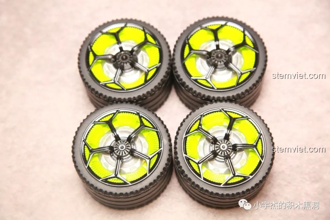 Bộ bốn bánh xe đặc biệt của mô hình Quái thú địa Urus cho con trai 14+ với thiết kế ấn tượng.