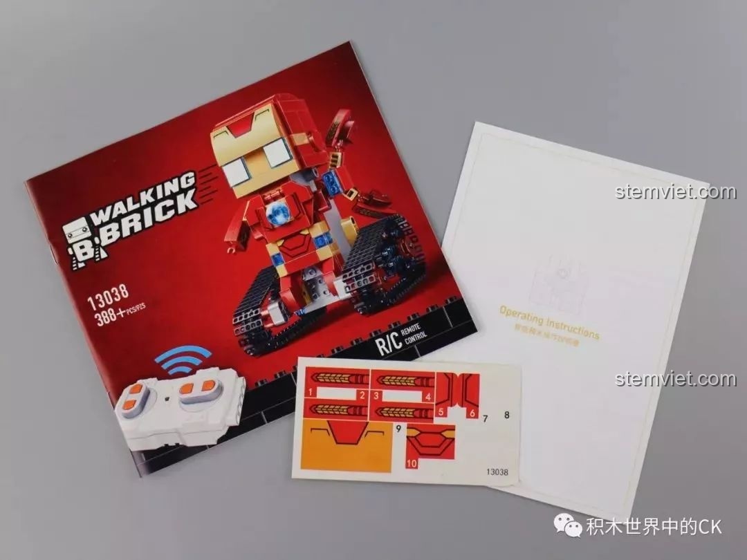 Sách hướng dẫn lắp ráp, tờ sticker và bộ điều khiển của bộ đồ chơi Robot Người Sắt Iron Man 13038.