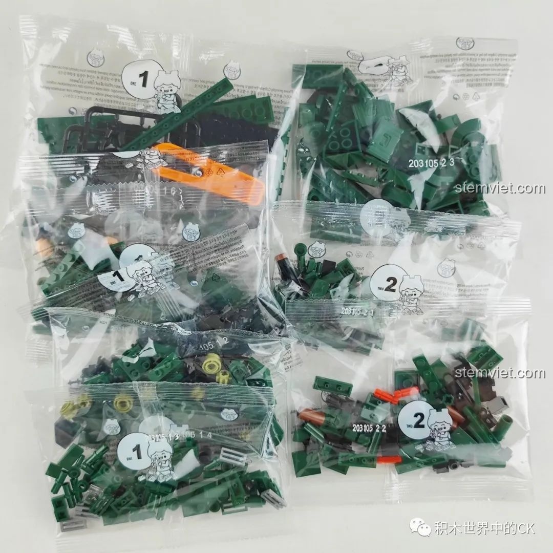 Các túi mảnh ghép được đánh số thứ tự trong bộ khối lắp ghép Xe tăng hạng trung Type 59 SEMBO hợp túi tiền, sẵn sàng cho việc lắp ráp.