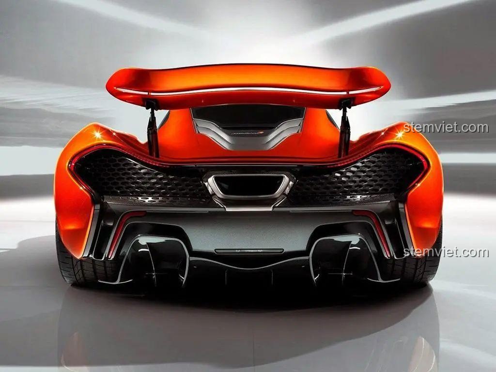 Phần đuôi xe McLaren P1 màu cam với cánh gió lớn và đèn hậu độc đáo, chi tiết quan trọng trong review bộ lắp ráp Happy Build QC004.