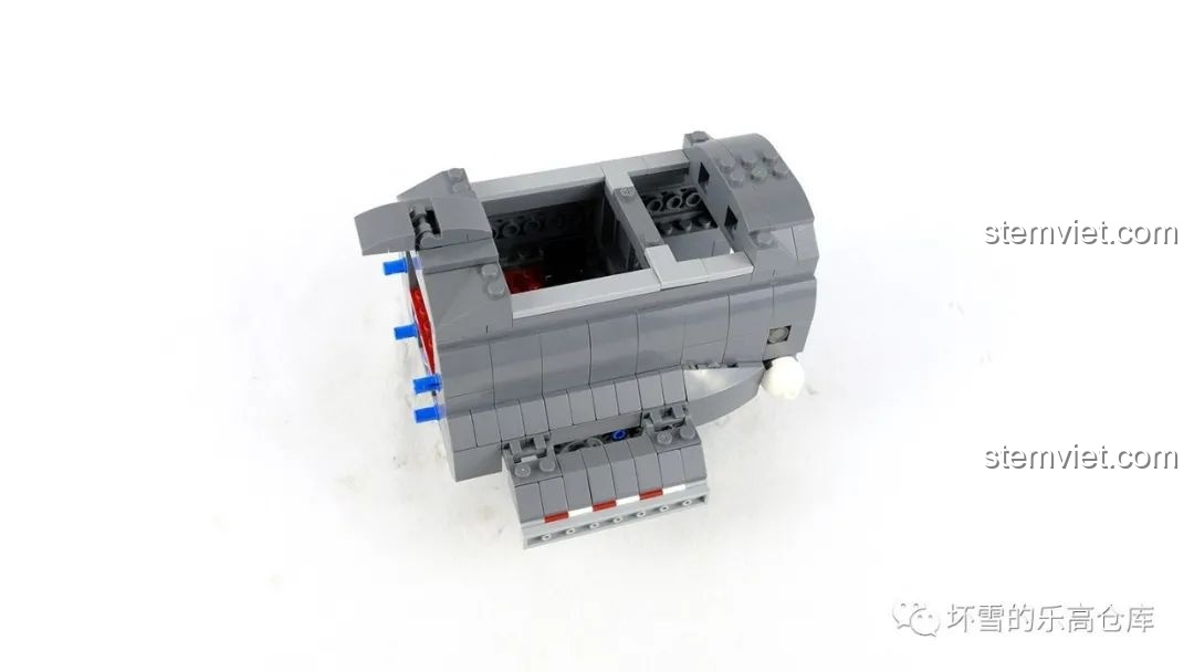 Lắp ráp phần thân giữa của bộ lắp ráp Máy bay vận tải vũ trang AC-130 6023, có cơ chế tháo nhanh.
