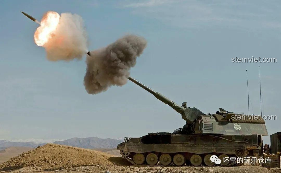 Pháo Tự Hành PzH-2000 đang khai hỏa trong thực tế