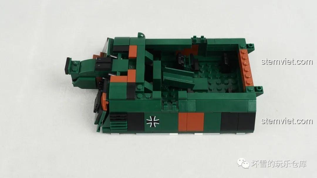 Cấu trúc bên trong tháp pháo của bộ lắp ráp Pháo Tự Hành Panzerhaubitze 2000 Xingbao XB06047