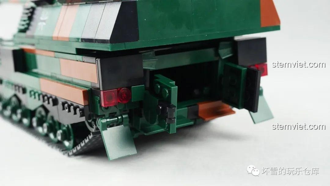 Cửa sau mở ra của mô hình Pháo Tự Hành Panzerhaubitze 2000 Xingbao XB06047