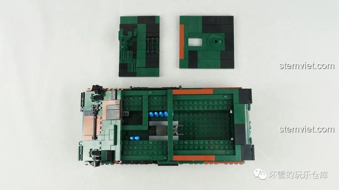 Nội thất bên trong thân xe của bộ lắp ráp Pháo Tự Hành Panzerhaubitze 2000 Xingbao XB06047