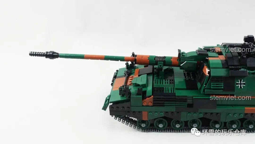 Mô hình Pháo Tự Hành Panzerhaubitze 2000 Xingbao XB06047 với nòng pháo nâng lên
