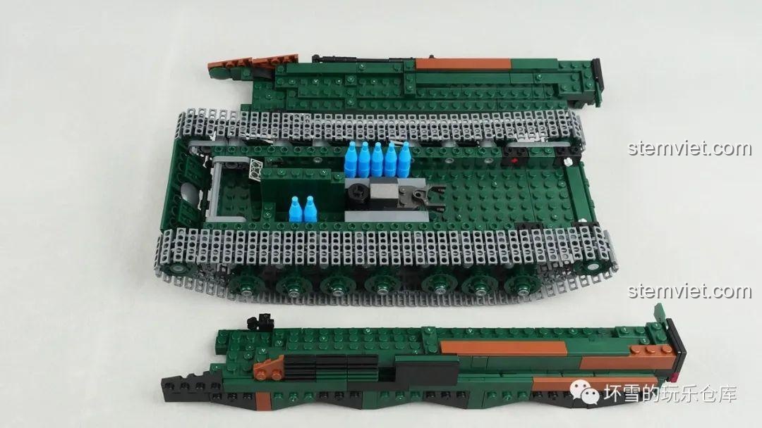 Thân xe và phần giáp bên hông của bộ lắp ráp Pháo Tự Hành Panzerhaubitze 2000 Xingbao XB06047