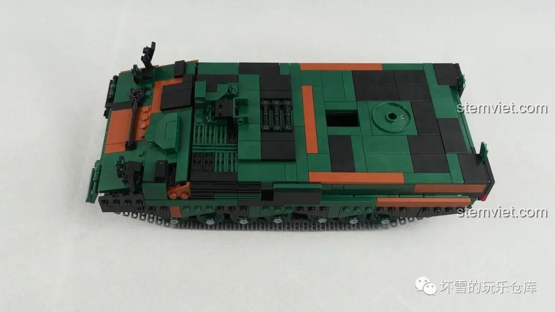 Toàn cảnh thân xe đã hoàn thiện của bộ lắp ráp Pháo Tự Hành Panzerhaubitze 2000 Xingbao XB06047