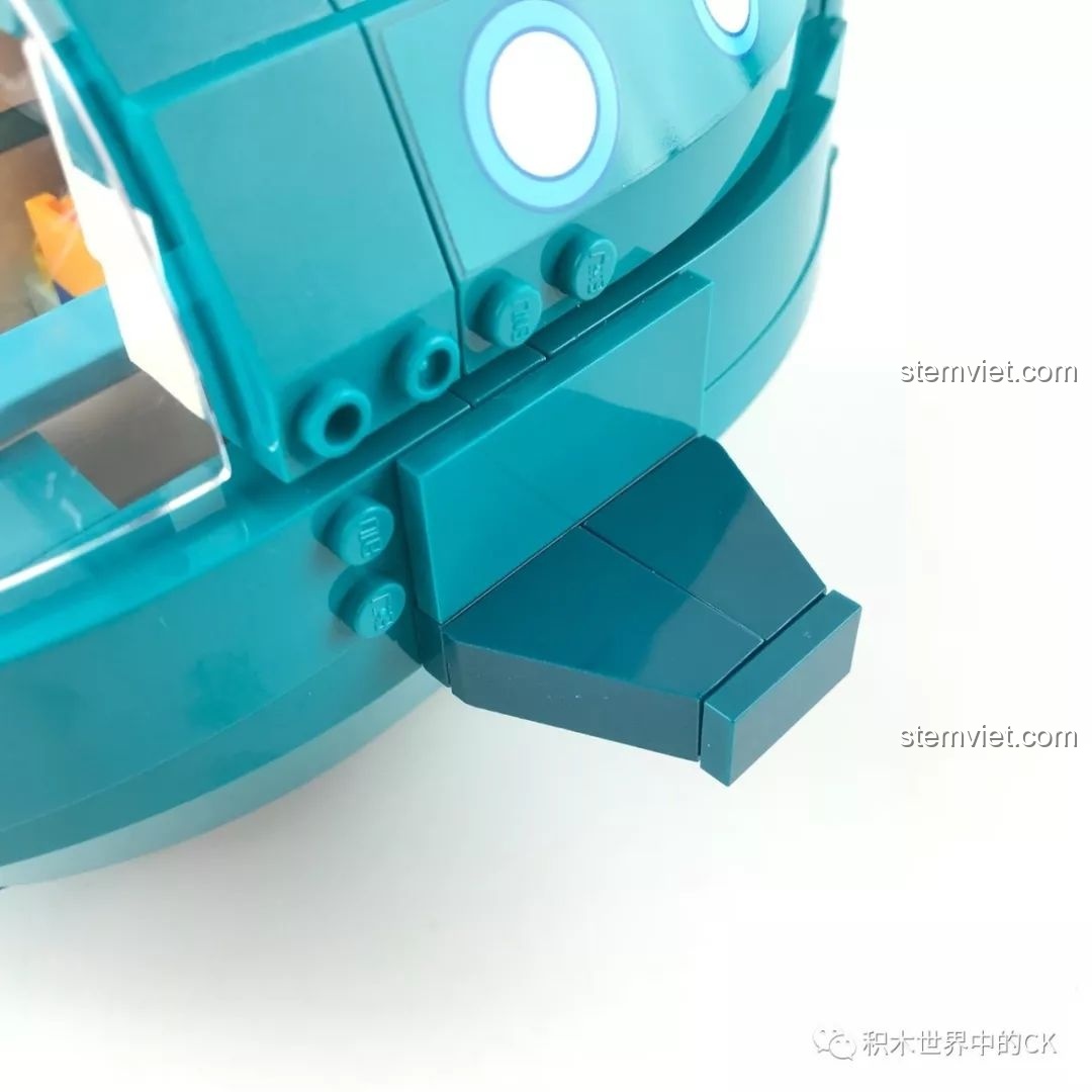 Chi tiết vây cá bên hông của bộ lắp ráp Tàu Ngầm Cá Đèn Lồng Octonauts cho bé từ 6 tuổi.