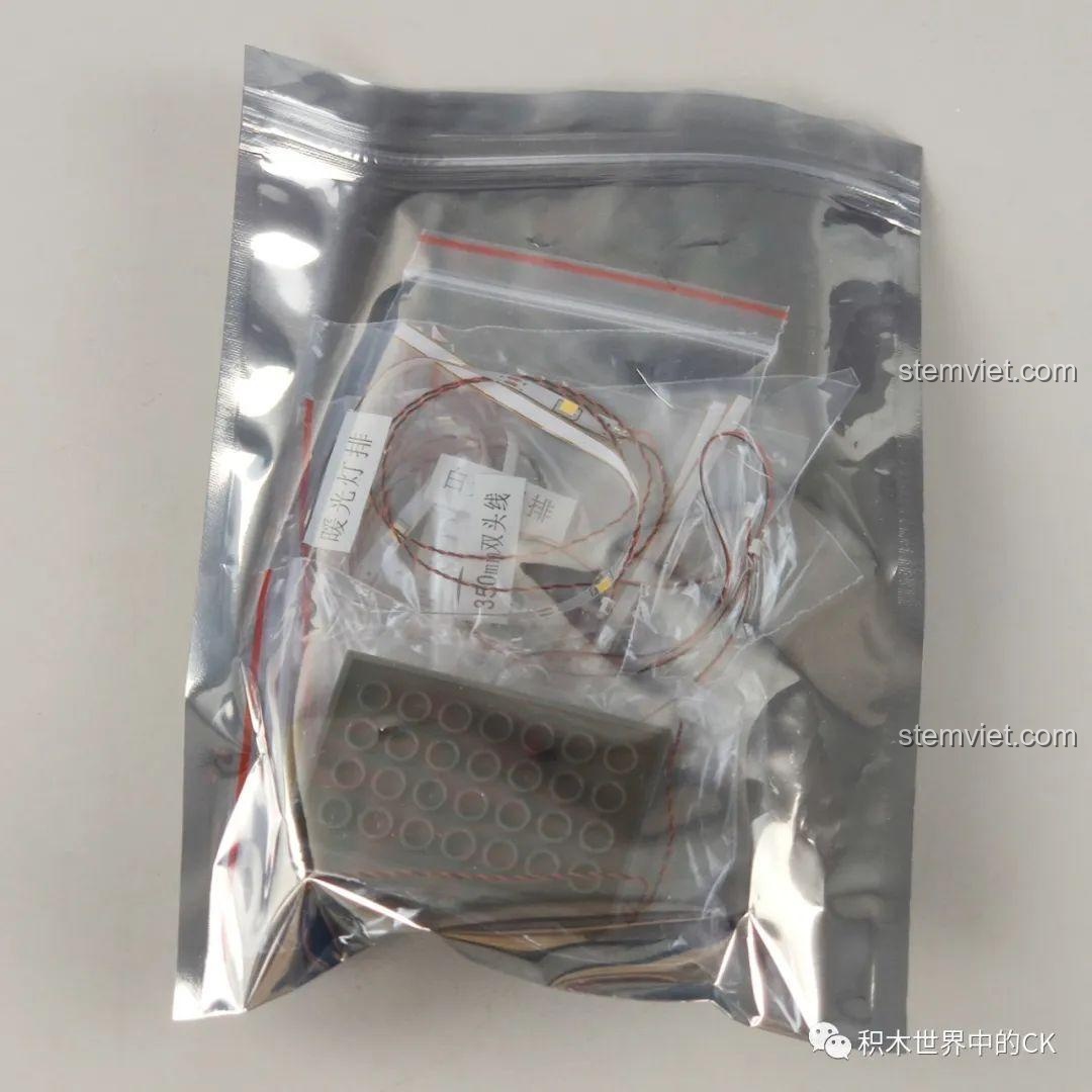 Túi đựng bộ phụ kiện đèn LED cho bộ lắp ráp Tòa nhà Phố Cổ cho trẻ em 8 tuổi.