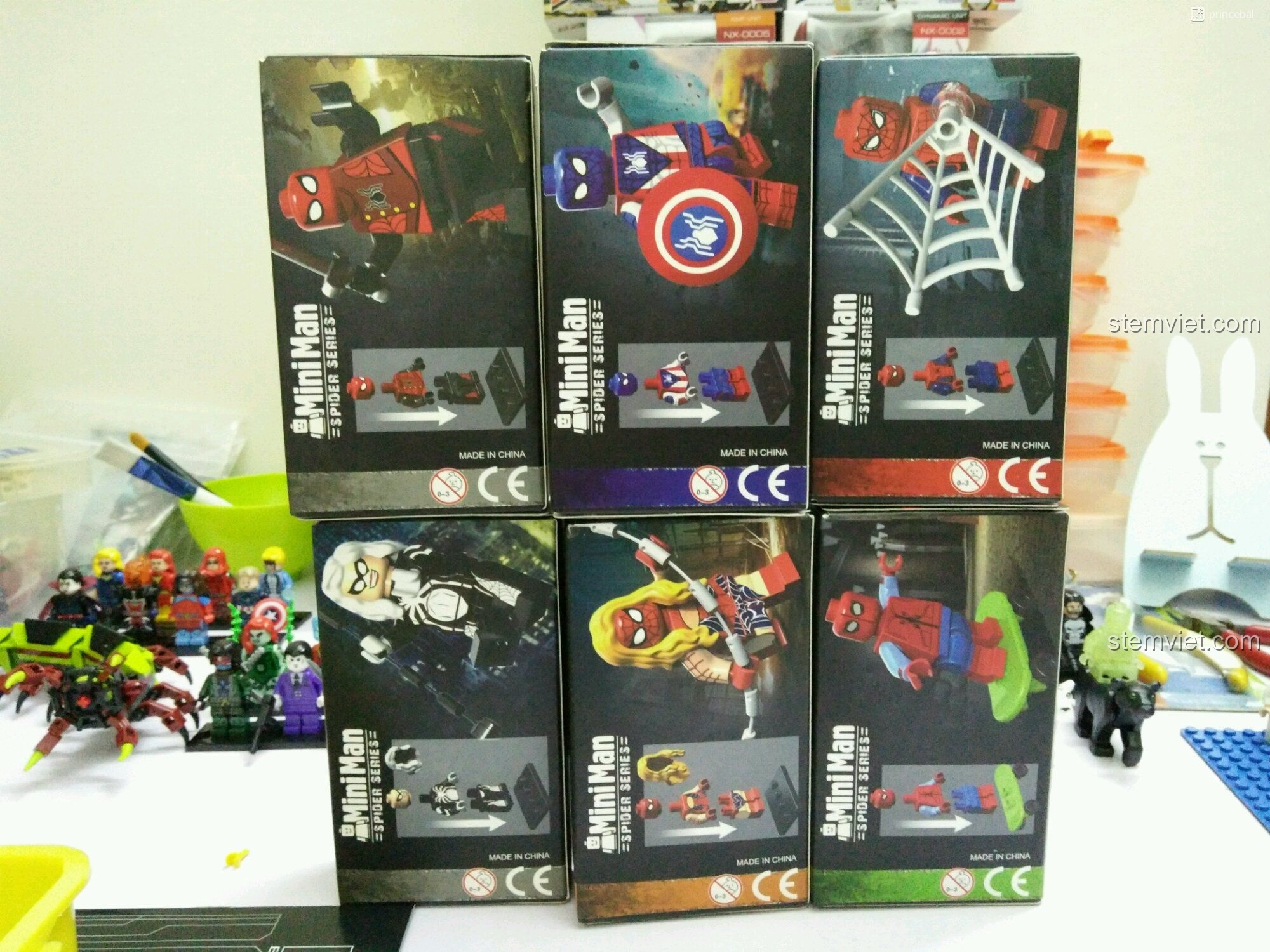 Mặt sau của 6 hộp minifigure Spider-Man Decool, hiển thị các bước lắp ráp cơ bản. Đánh giá chi tiết bộ đồ chơi cho bé.