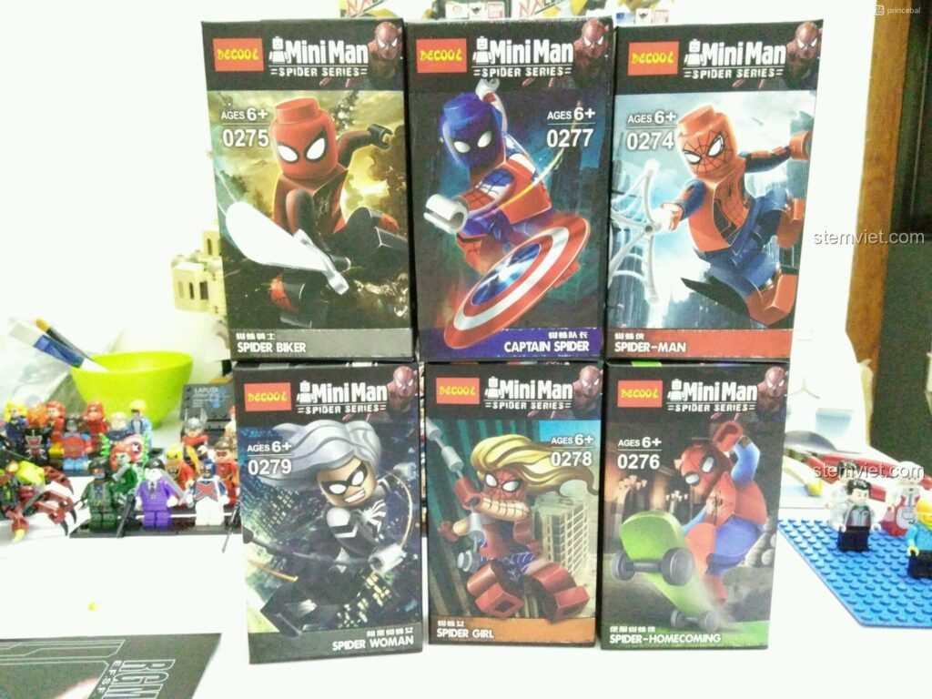 Mặt trước của 6 hộp trong bộ đồ chơi lắp ráp minifigure Spider-Man Decool series 0274-0279, món quà tuyệt vời cho bé trai 6 tuổi.