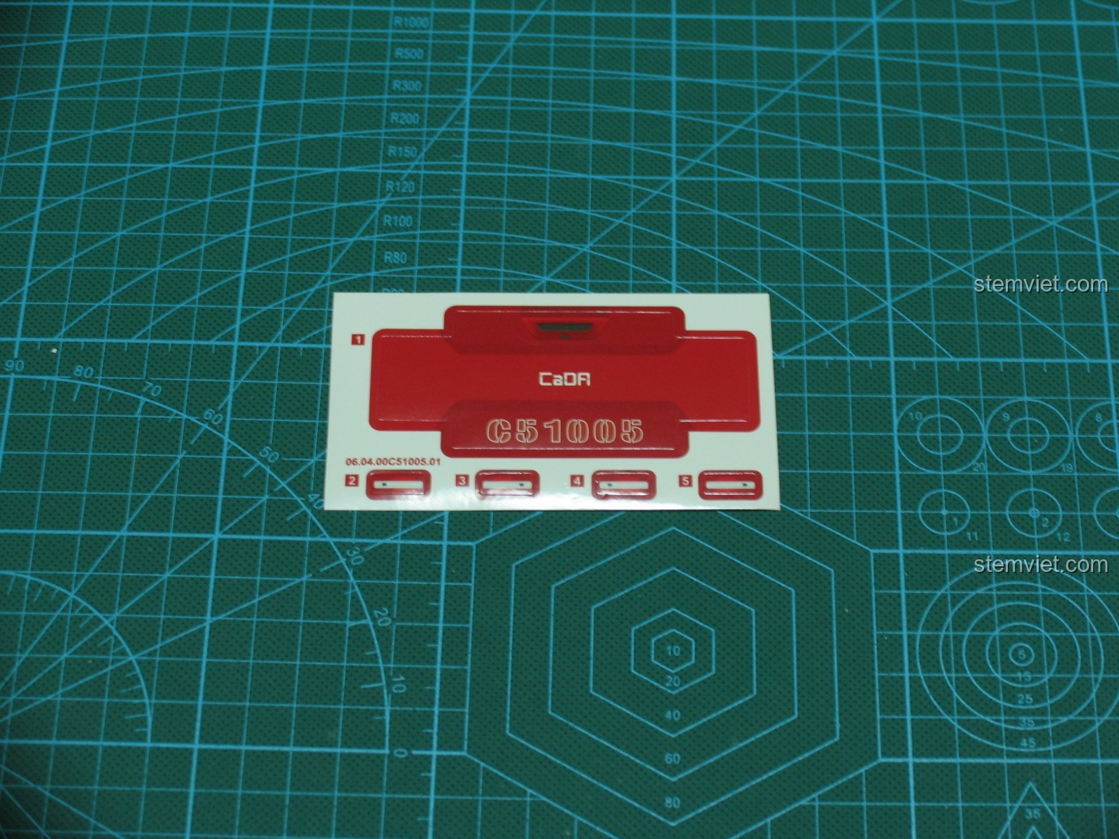 Bộ nhãn dán chất lượng cao đi kèm bộ lắp ráp CaDA C51005 Xe Bán Tải Đỏ, giúp tăng tính thẩm mỹ và chi tiết cho mô hình.