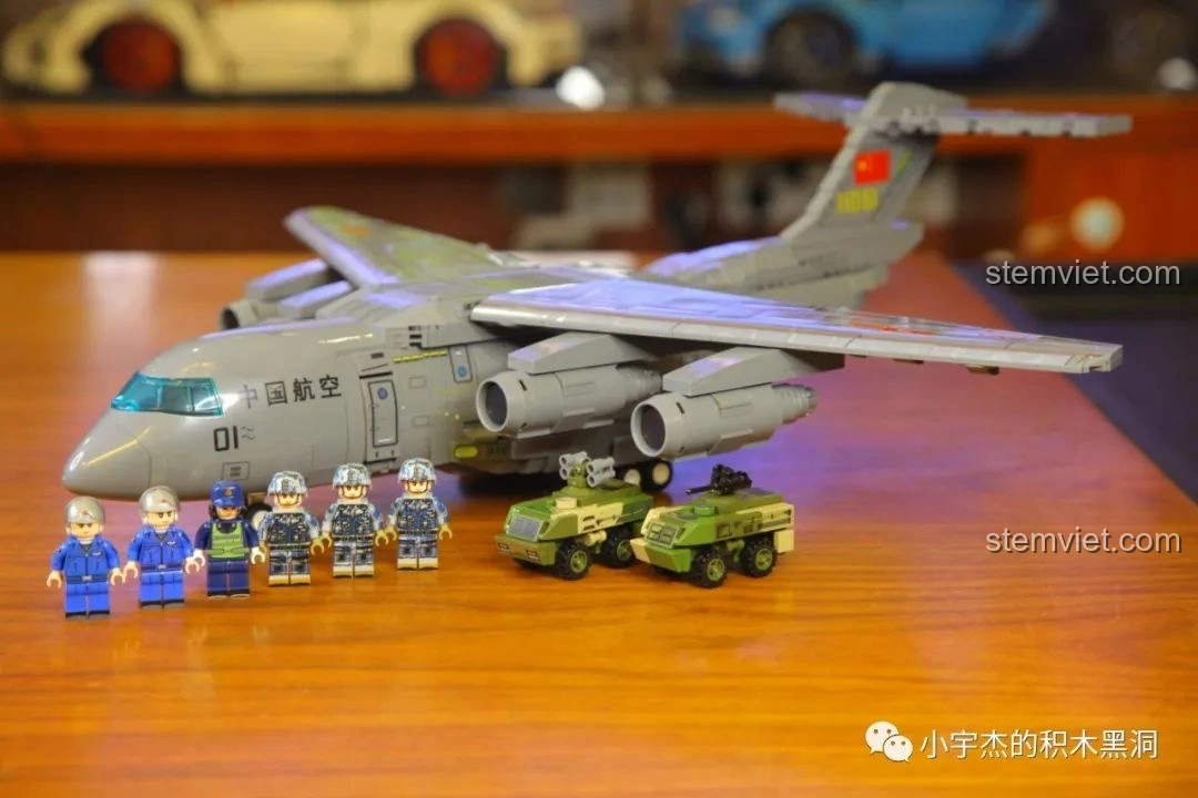 Góc nhìn khác của bộ sưu tập máy bay quân sự lắp ráp với Vận-20 SEMBO 202130
