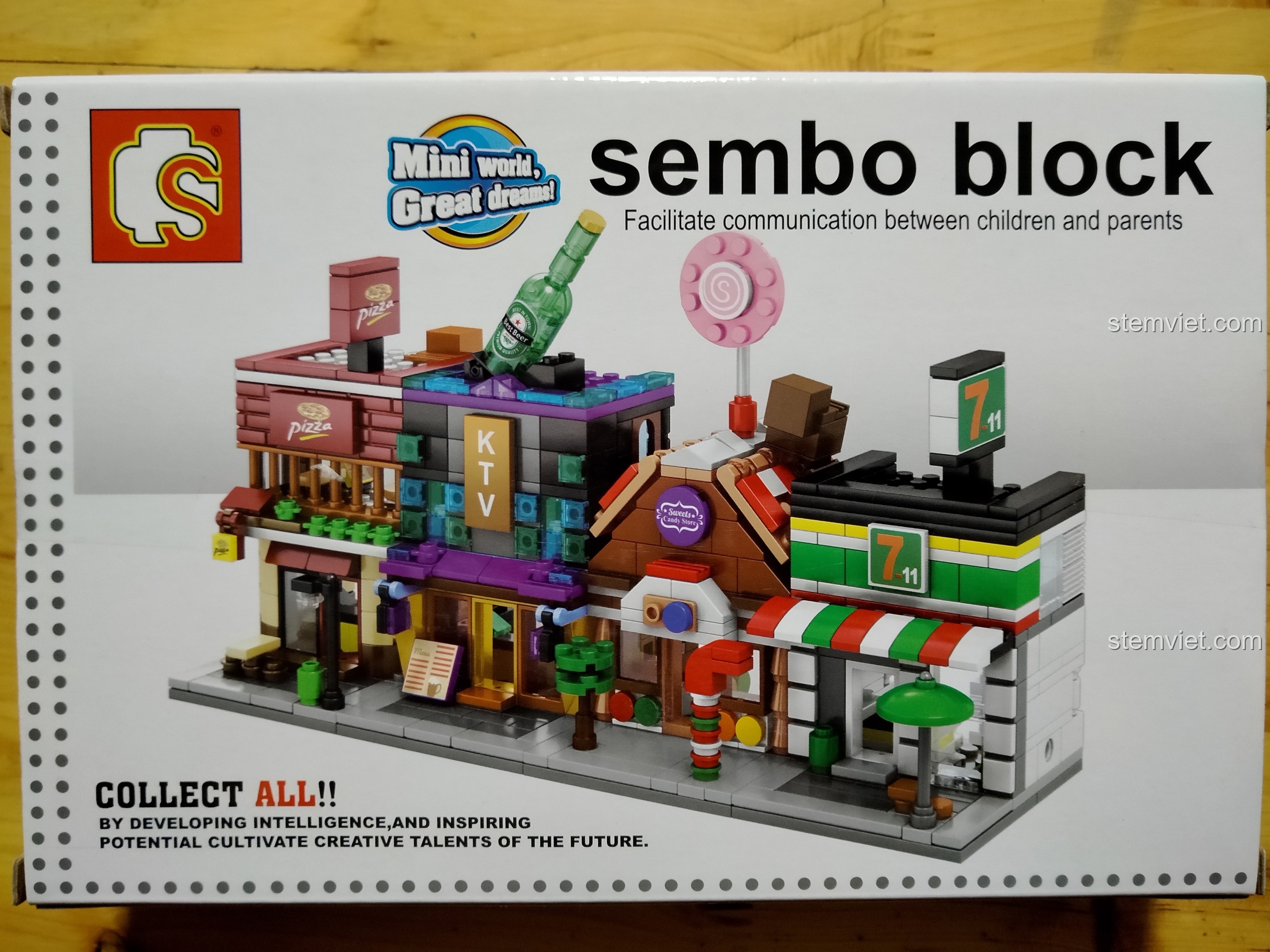 Mặt sau hộp Sembo 6022, giới thiệu toàn bộ bộ sưu tập Phố Ngày Lễ có thể kết hợp với nhau, bao gồm cả Tiệm Kẹo Ngọt.