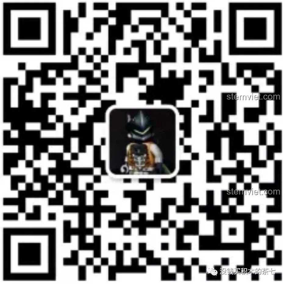 Bốn mô hình xe đua Sembo 607069-72 cùng với bốn minifigure tương ứng.