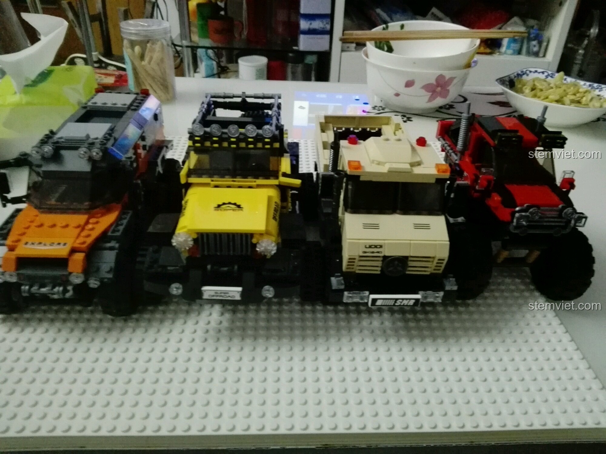 Bộ sưu tập các mẫu xe địa hình của Xingbao, trong đó có mẫu Xe bán tải hầm hố 03025.