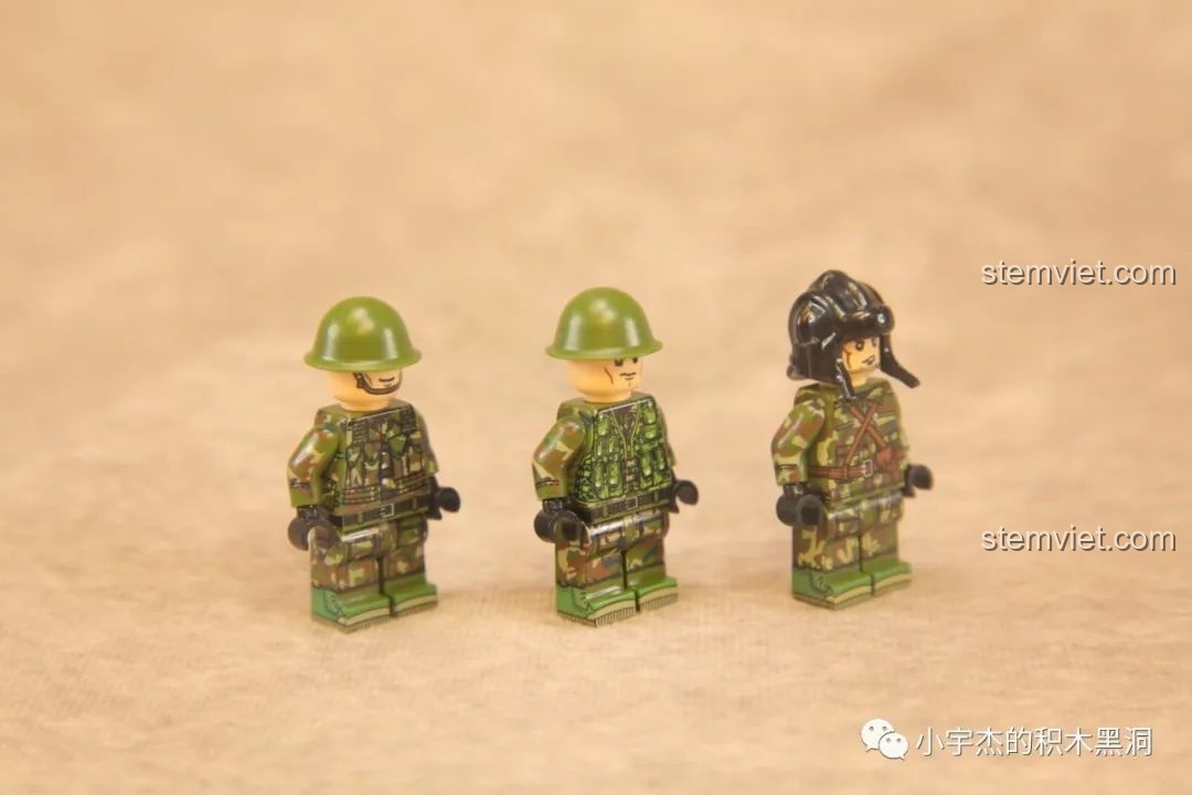 Góc nhìn chính diện của bộ ba xe tăng SEMBO, bao gồm Xe tăng Type 59 203105, so sánh kích thước.