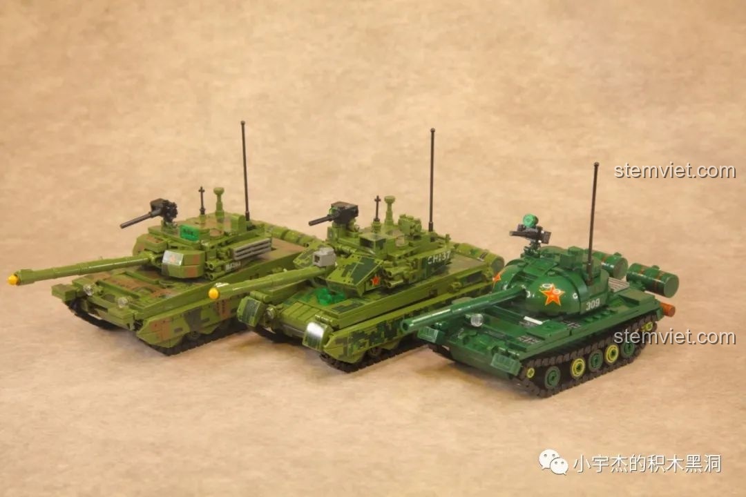 Góc nhìn 3/4 của bộ ba xe tăng SEMBO, bao gồm Xe tăng Type 59 203105, thể hiện sự hài hòa.