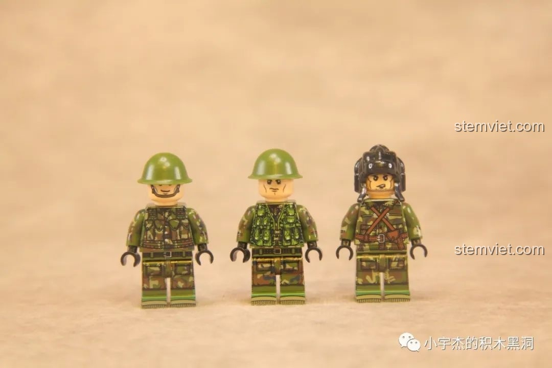 Bộ sưu tập ba mẫu xe tăng quân sự từ SEMBO, bao gồm Xe tăng Type 59 203105, tạo nên một đội hình ấn tượng.