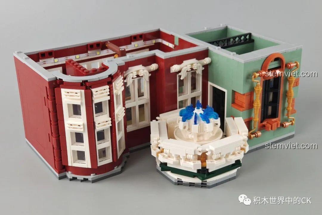 Tầng 2 của bộ Cửa Hàng Sưu Tầm Đồ Cổ đã hoàn thiện với ban công.