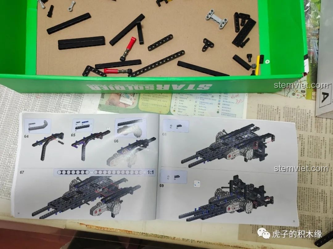 Các bước tiếp theo trong quá trình lắp ráp khung gầm của mô hình xe của Ken Block 13108.