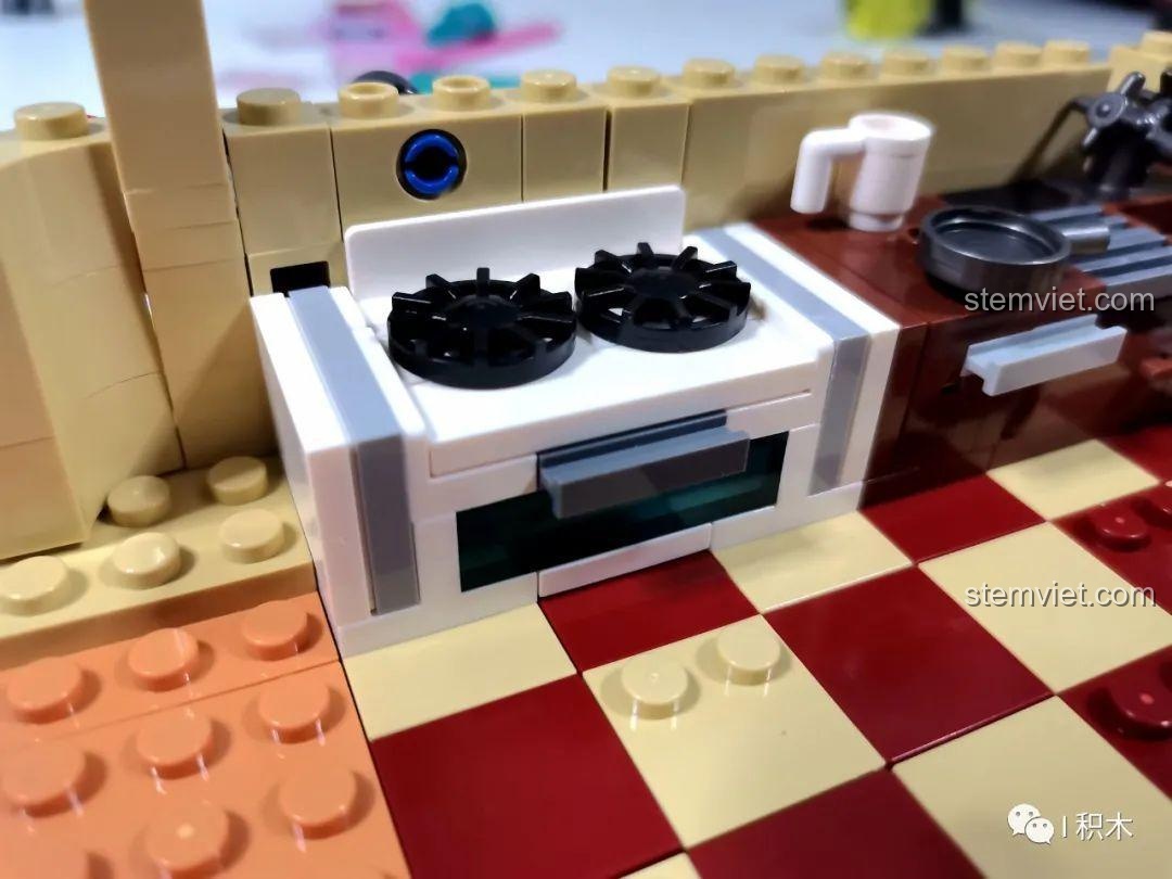 Chi tiết bếp nấu trong bộ BrickCool KS003 Nhà hàng Trung Hoa Cyberpunk, đồ chơi mô hình góc phố cyberpunk, mang lại cảm giác chân thực.