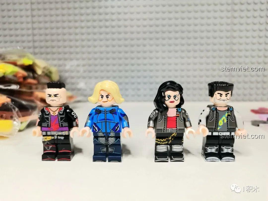 Bốn minifigure chính của bộ BrickCool KS003 Nhà hàng Trung Hoa Cyberpunk, đồ chơi mô hình góc phố cyberpunk, với phong cách độc đáo, sẵn sàng cho câu chuyện của riêng bạn.