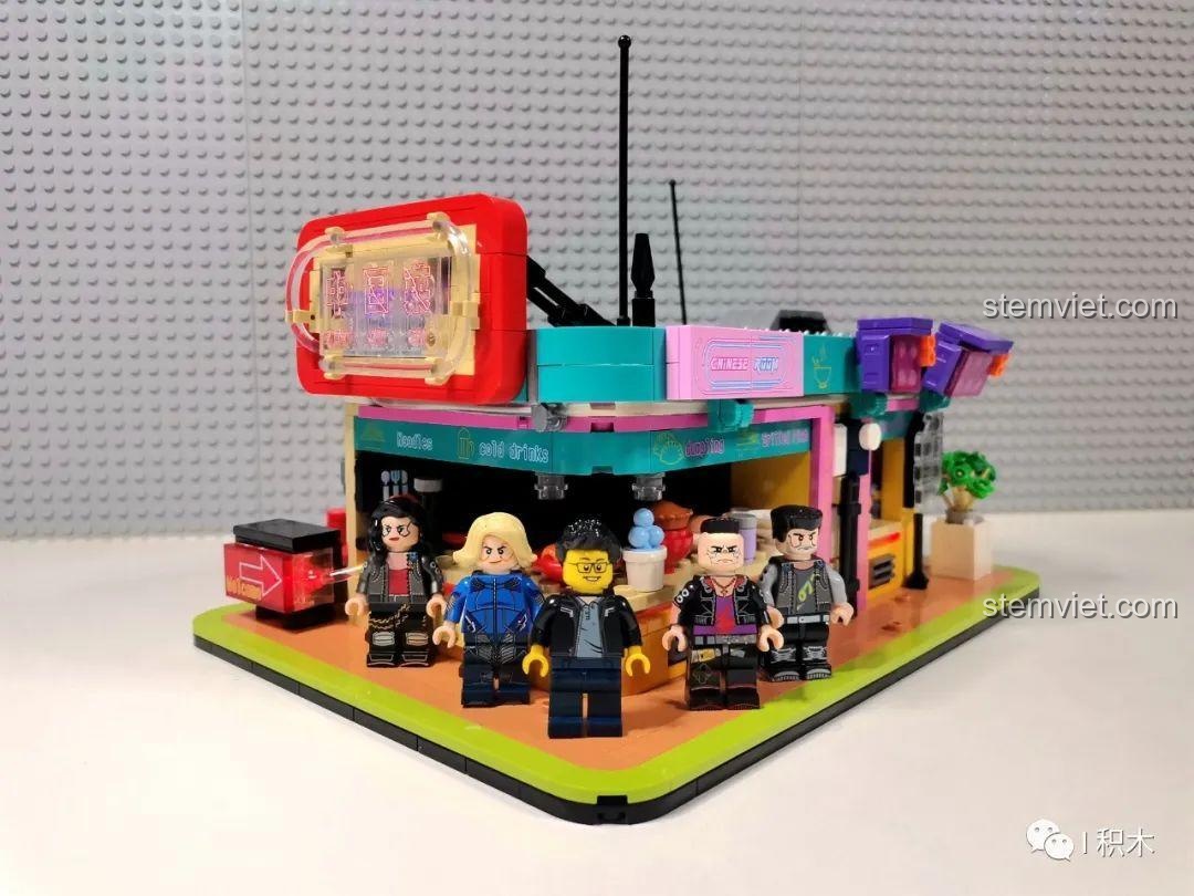 Mô hình Nhà hàng Trung Hoa Cyberpunk BrickCool KS003 hoàn chỉnh cùng 4 minifigure, đồ chơi xây dựng phố đêm cyberpunk, sẵn sàng cho cuộc sống đô thị tương lai.