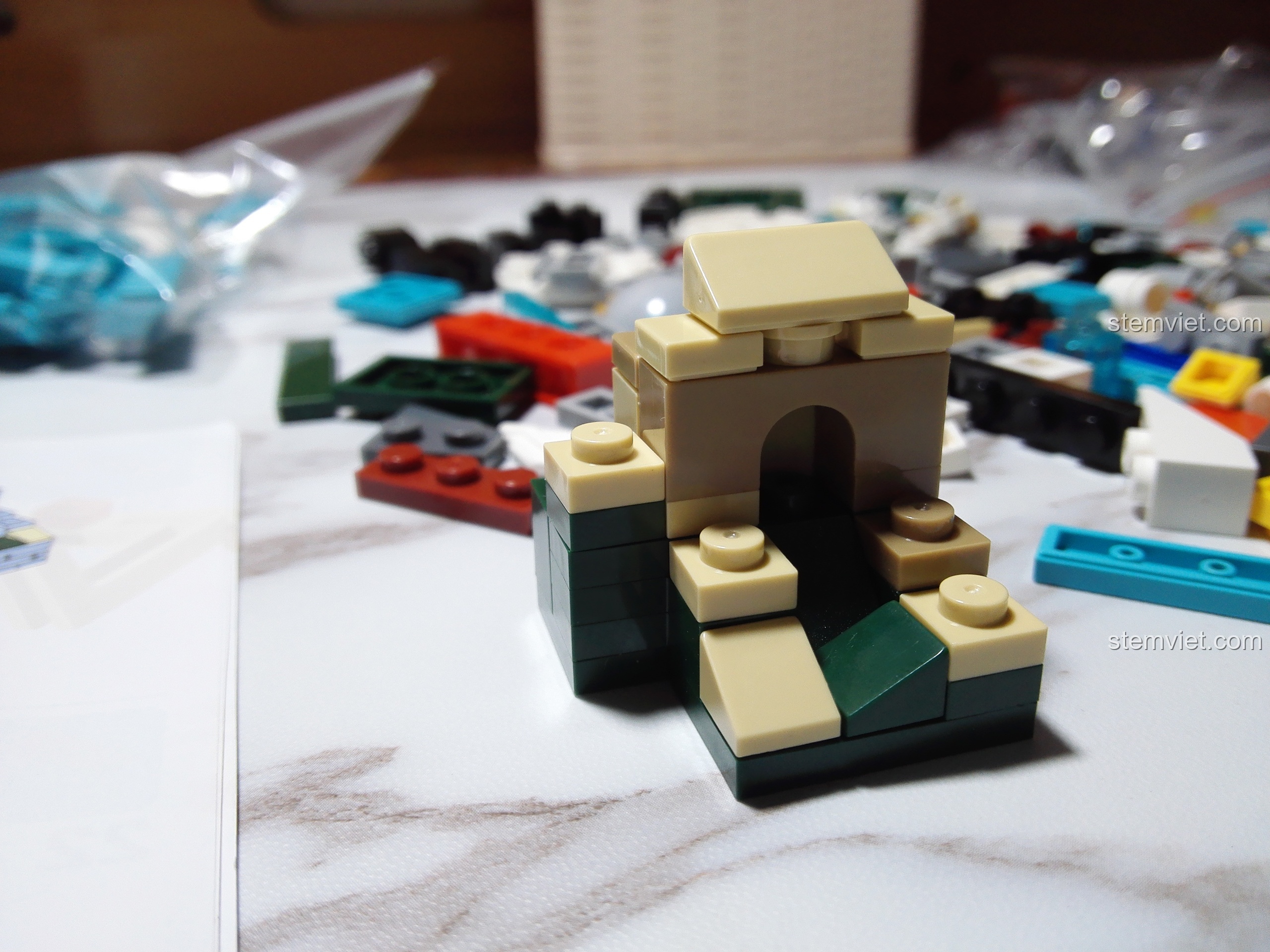 Bước lắp ráp bộ PanlosBrick 656001 Mô hình Bắc Kinh, tạo hình cổng vòm kiến trúc.