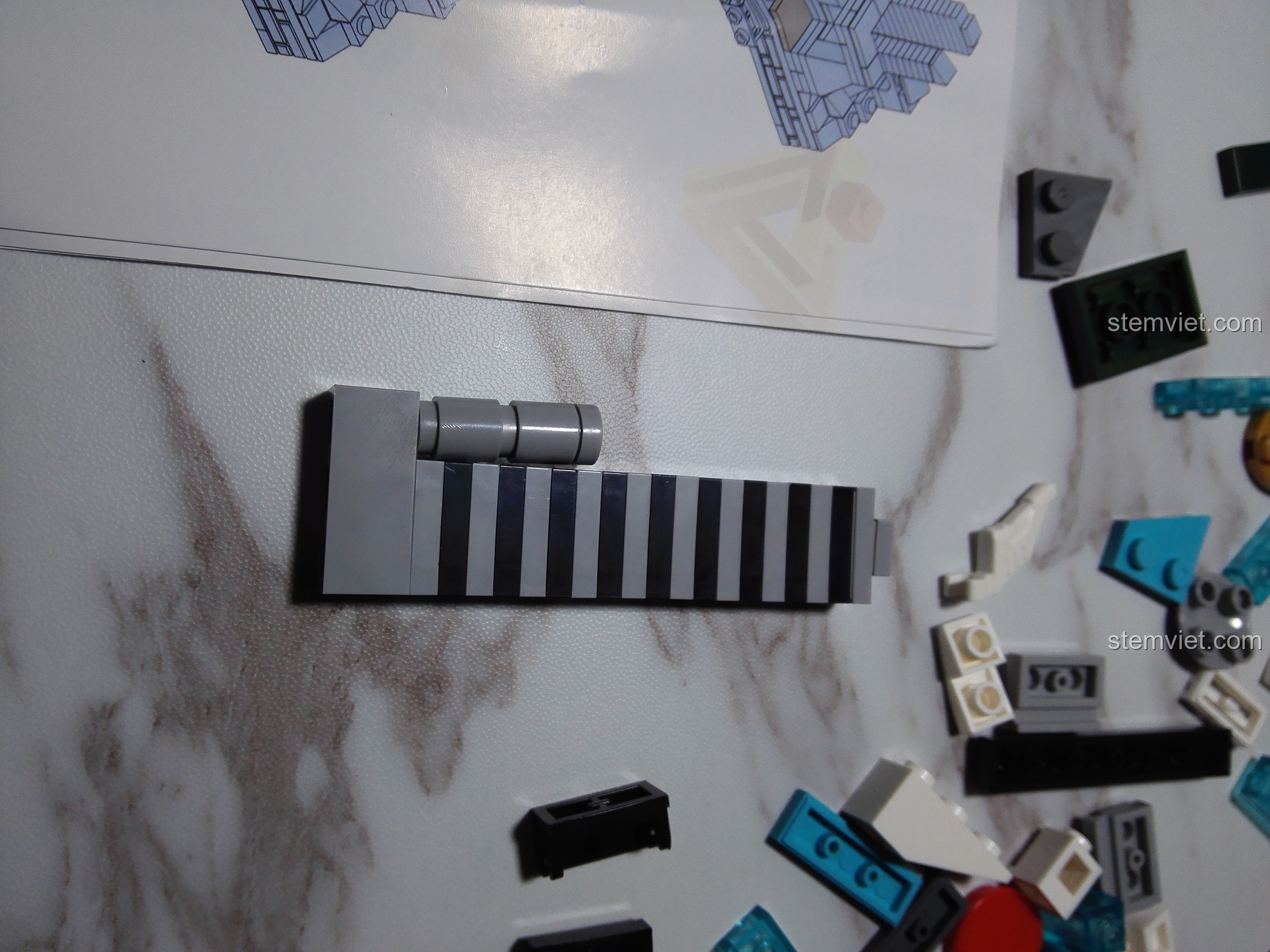 Bước lắp ráp bộ PanlosBrick 656001 Mô hình Bắc Kinh, ghép các thanh xám.