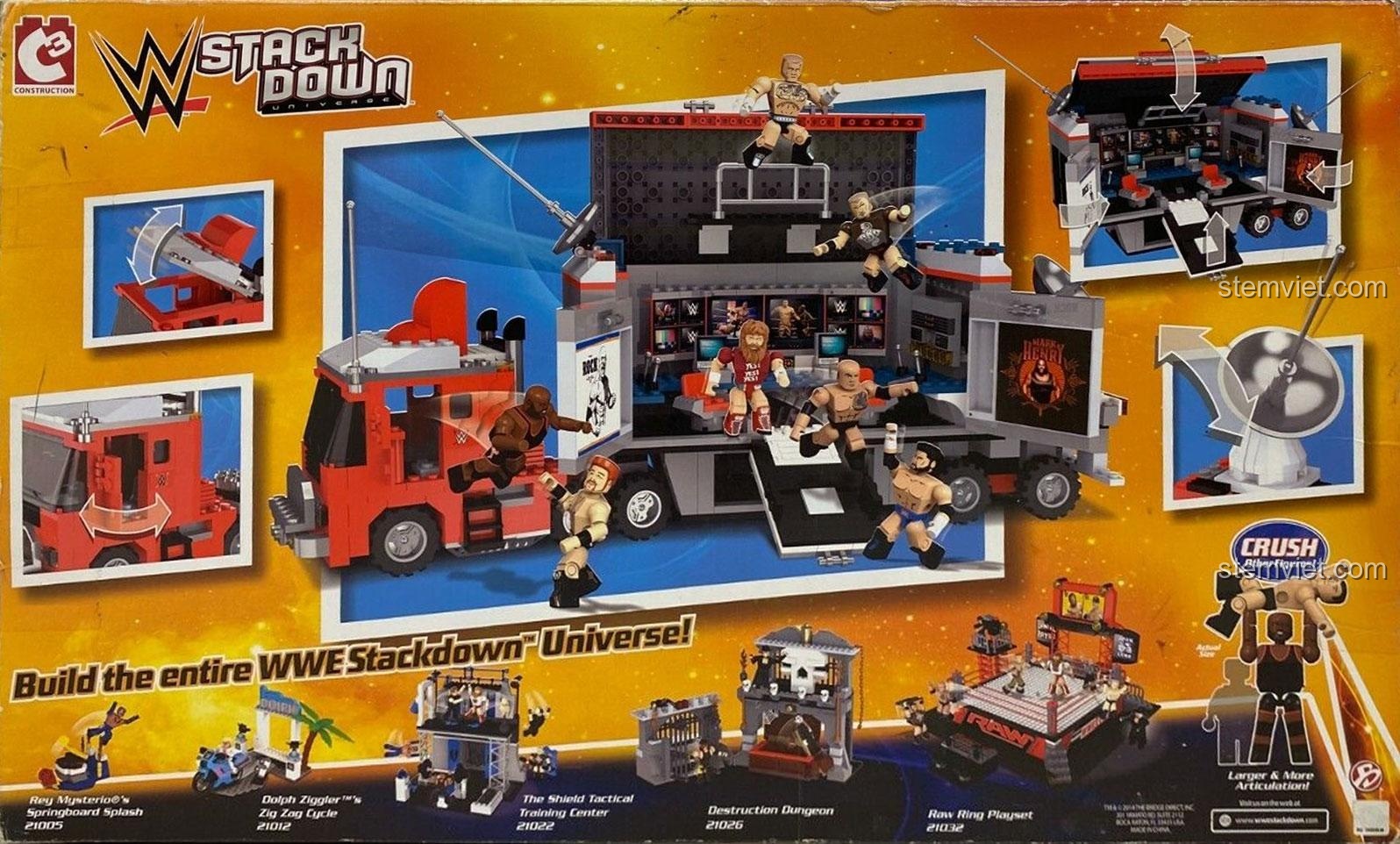 Mặt sau hộp đồ chơi xếp hình C3 Construction 21061 Sân đấu vật di động WWE, mô tả các tính năng và các bộ khác trong series.