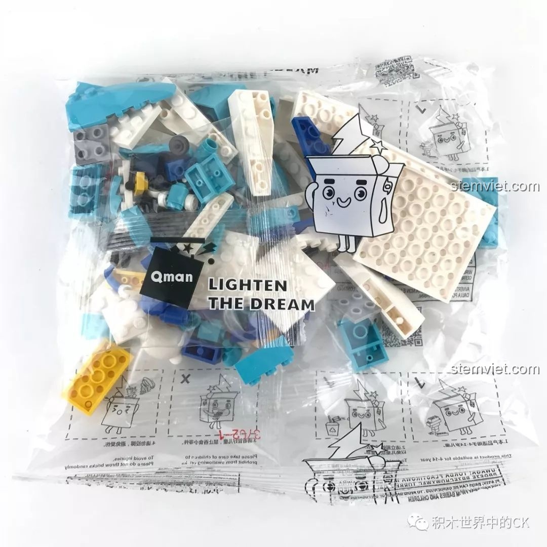 Túi đựng các chi tiết lắp ráp của bộ QMAN 3702 Tàu Ngầm Cá Kiếm Gup-B, màu sắc tươi sáng.