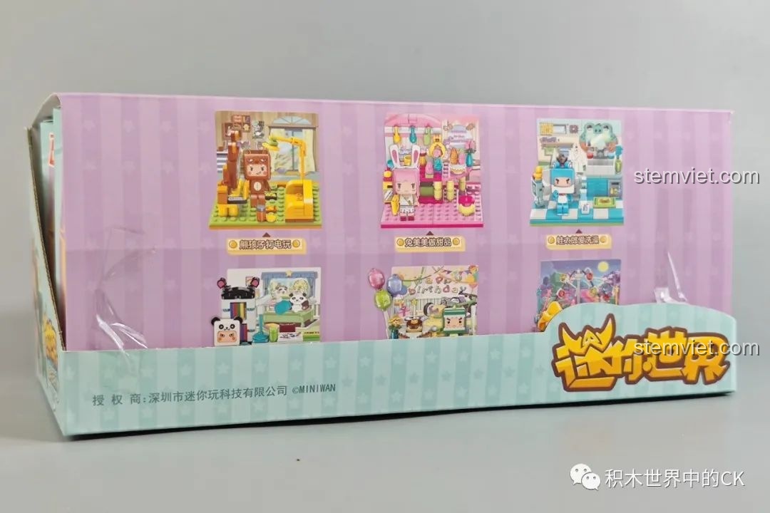 Mặt sau hộp trưng bày các mẫu lắp ráp trong bộ đồ chơi mô hình Các cuộc sống tại gia Mini World.