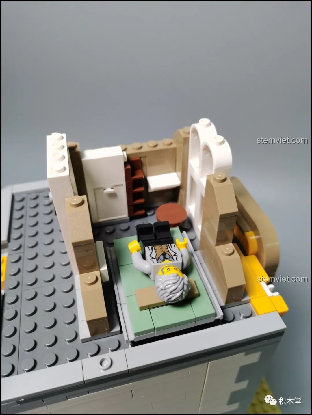 Mô hình Leier 10003 được chia thành 6 module riêng biệt, cho phép dễ dàng tháo lắp và khám phá nội thất.