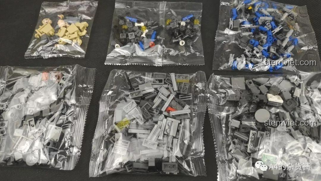 Các túi nhựa chứa 1193 chi tiết của bộ KAZI KY82010 Xe tăng Panzer IV F2, không được phân loại theo bước lắp.